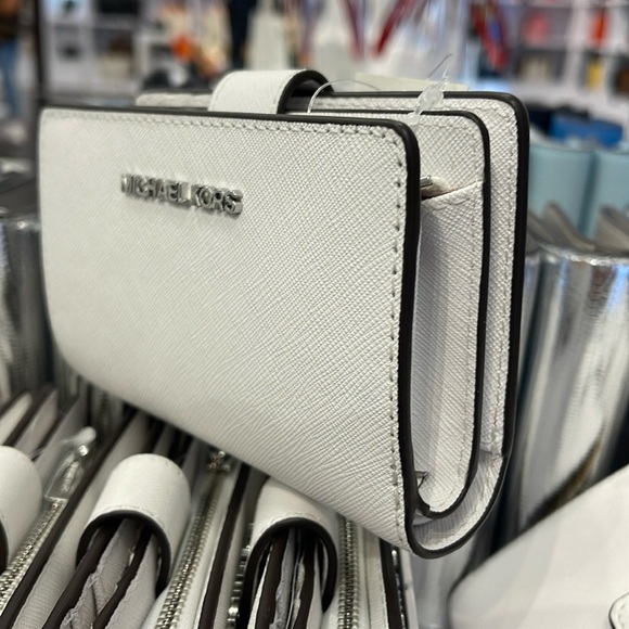 Michael Kors Medium Saffiano Leather Wallet
Optic White
NWT - Picture 1 of 16